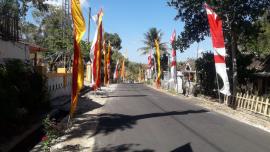 Bendera dan Umbul-Umbul Hiasi Jalan Protokol